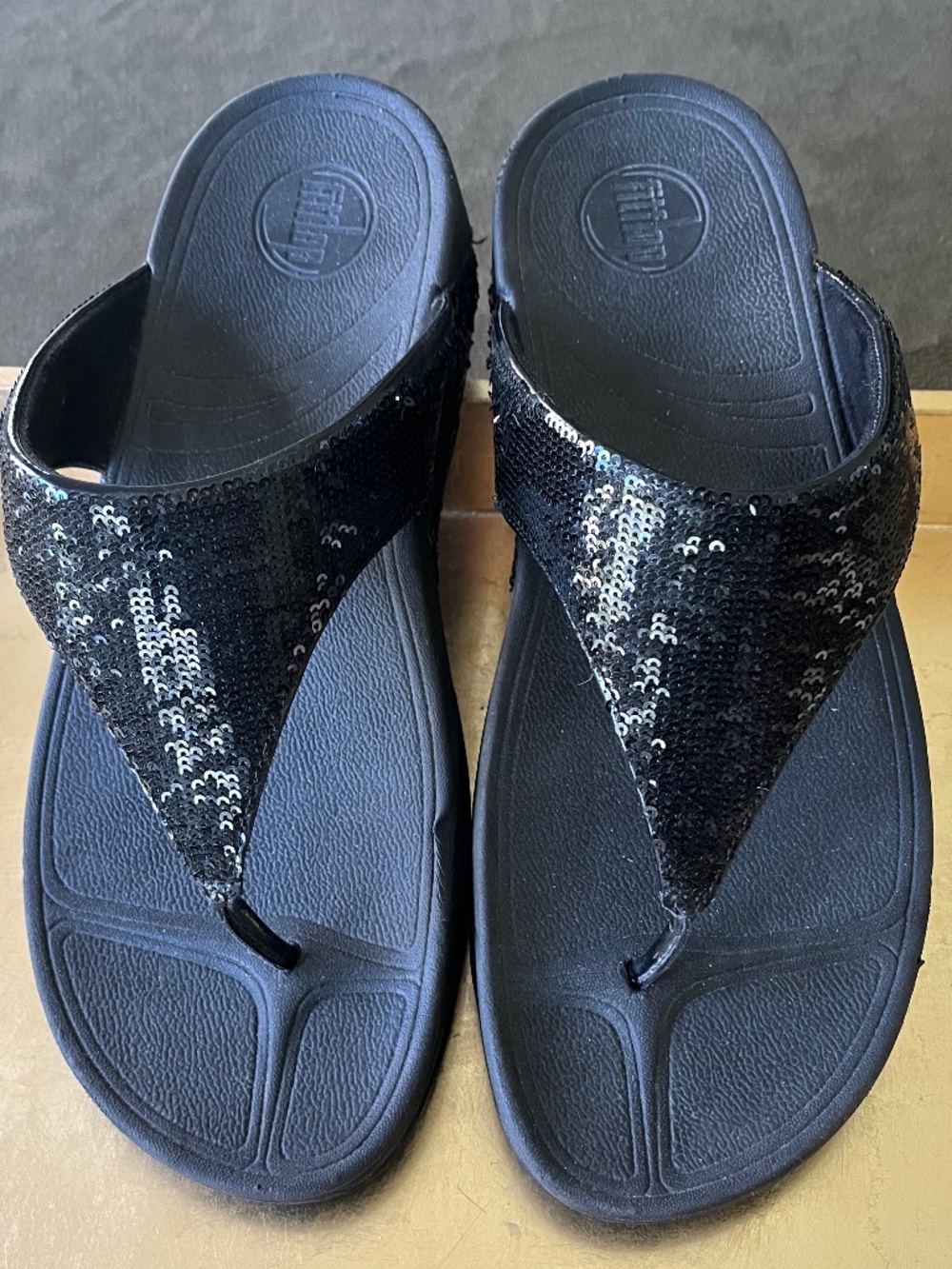 Fitflop Women’s Sequined Thong Sandal Black size 11